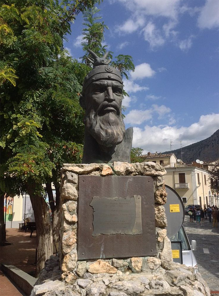 monumento-a-giorgio-castriota-skanderbeg.jpg